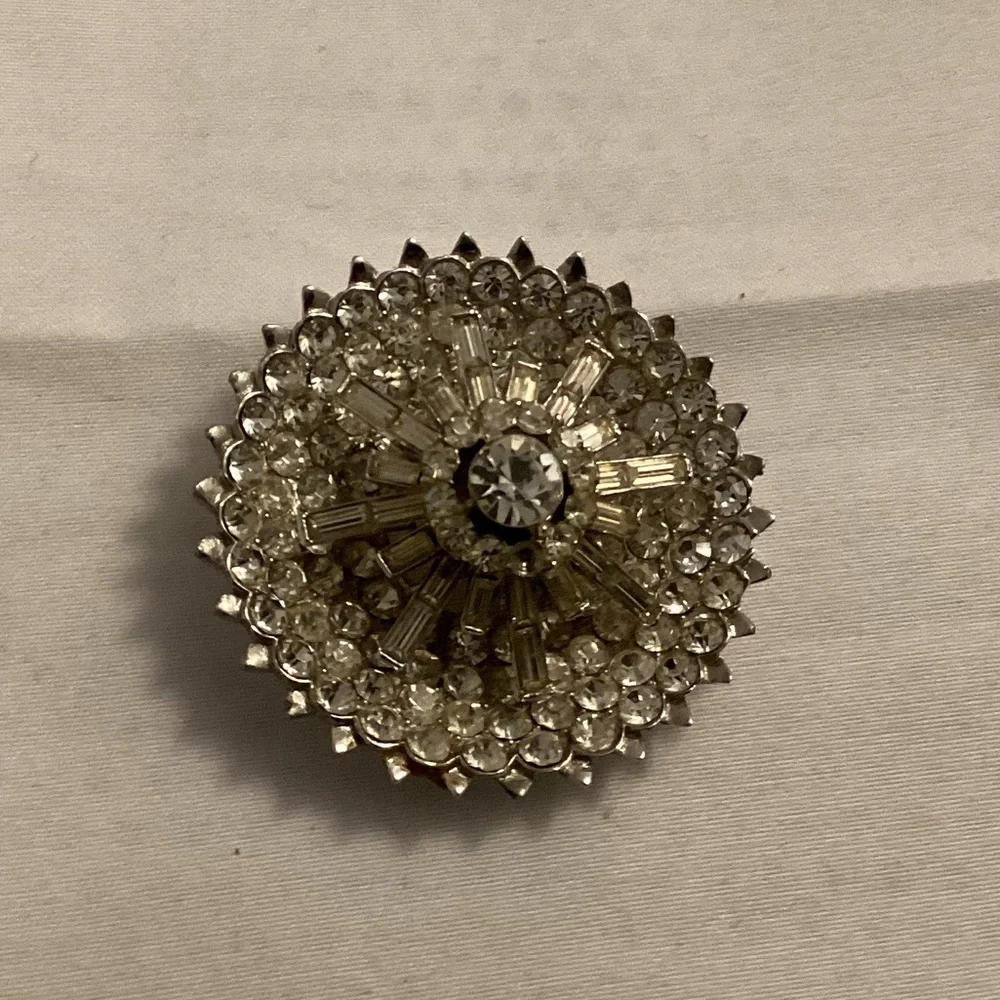 CORO 3D Starburst Snow Flake Silvertone And Clear Glass Brooch - Picture 1 of 4